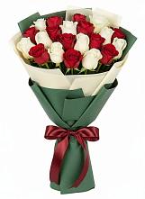 Букет Микс из красных и белых роз в Ожогино