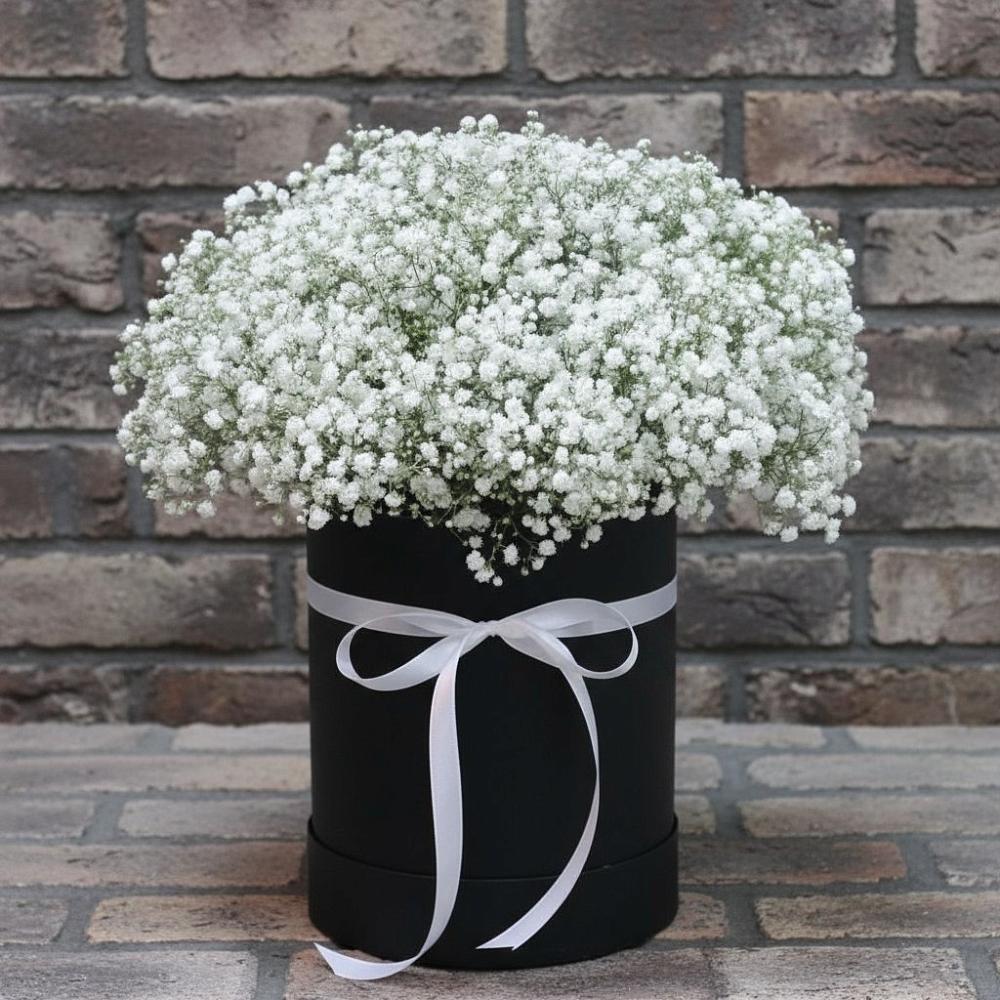 Цветочная композиция из Гипсофила в шляпной коробке в Ожогино