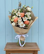 Букет цветов из:  Альстромерии, Лизиантусы, Розы и Хризантемы в Ожогино