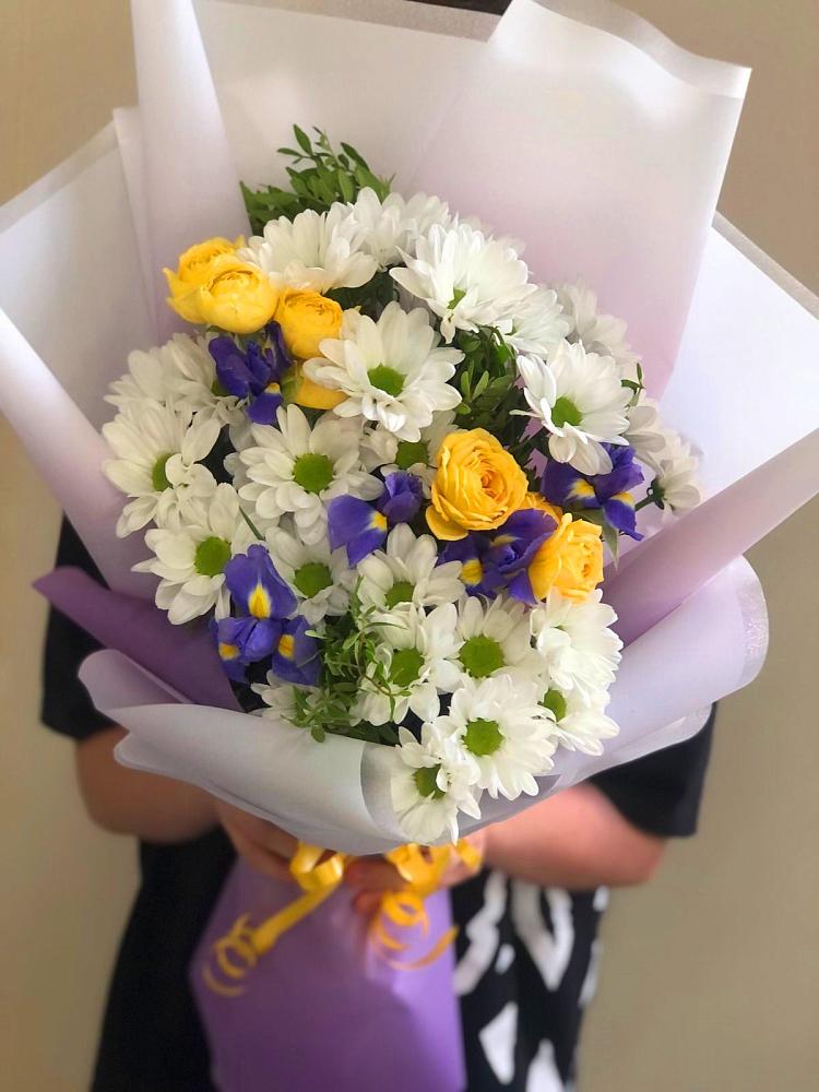 Букет цветов из: Ирисы, Хризантемы и Розы в Ожогино
