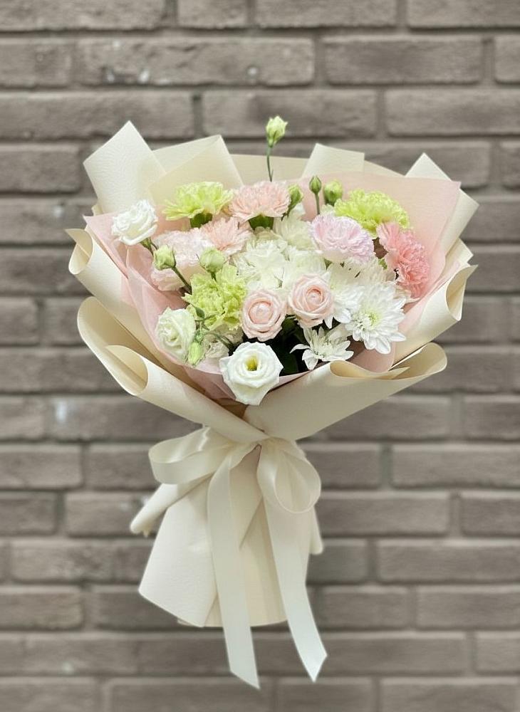 Букет цветов из: Гвоздики, Розы, Лизиантусы и Хризантемы в Ожогино