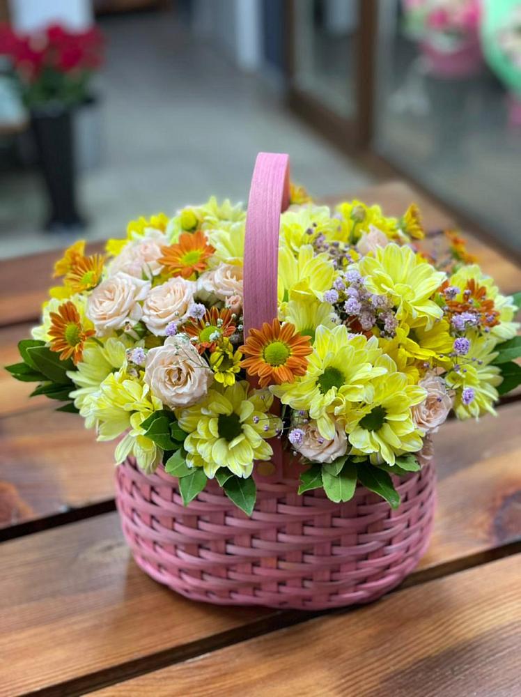 Цветочная композиция из Хризантемы и Розы в корзине в Ожогино