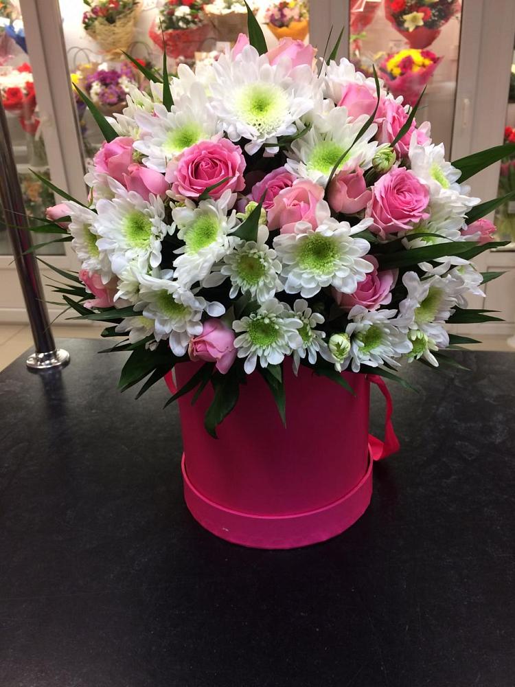 Цветочная композиция из Розы и Хризантемы в шляпной коробке в Ожогино