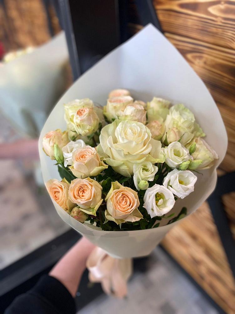 Букет цветов из: Розы и Лизиантусы в Ожогино